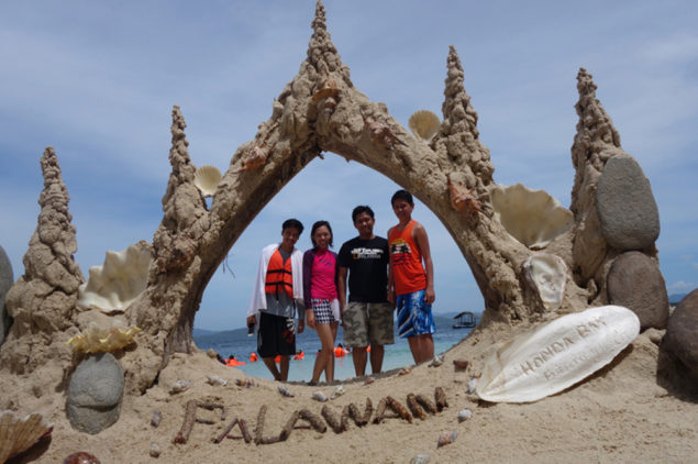 Happy guests of ePhilippines at Honda Bay, Puerto Princesa, Palawan