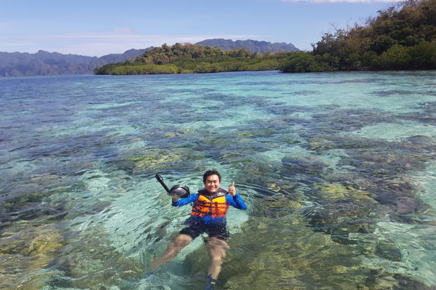 happy guest of e-philippines snorkelling at Coral Garden, Coron, Palawan