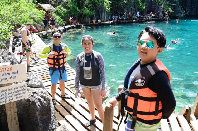 happy guests of e-philippines at Kayangan Lake, Coron, Palawan