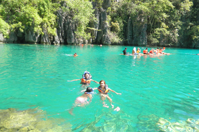 happy guests of e-philippines at Kayangan Lake, Coron, Palawan