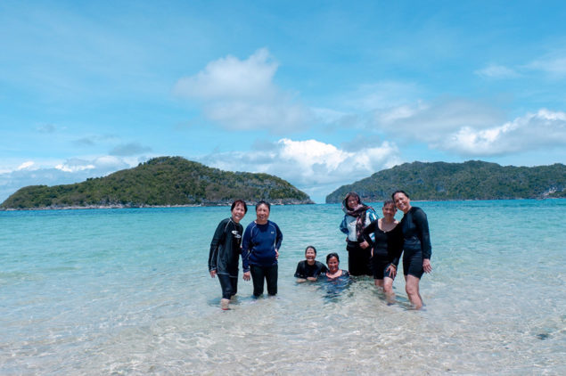 Happy guests of ePhilippines at Gigantes Island, Iloilo